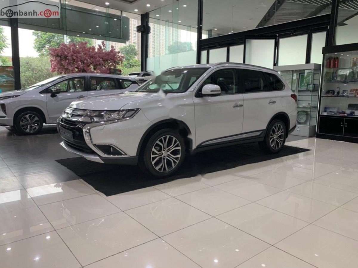 Mitsubishi Outlander 2019 - Bán xe Mitsubishi Outlander 2.4 Prenium đời 2019, màu trắng, giá tốt