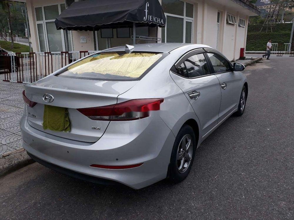 Hyundai Elantra   2017 - Bán Hyundai Elantra đời 2017, màu bạc, xe nhập, số sàn