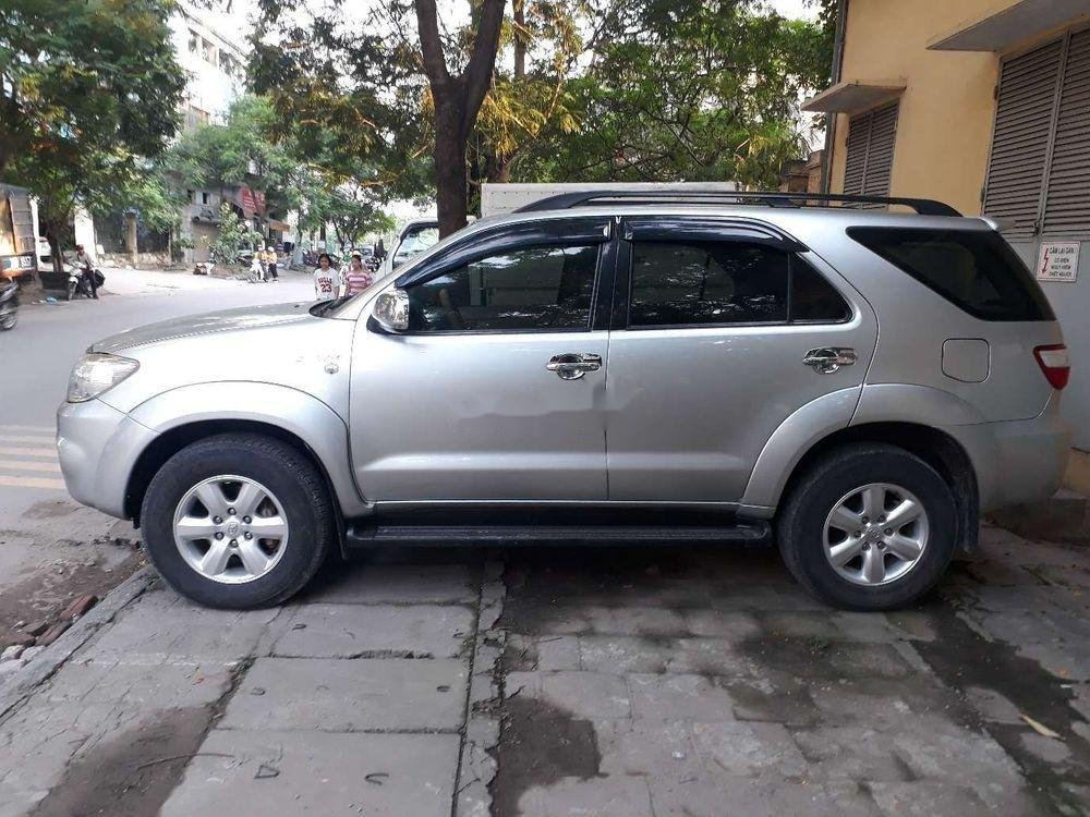 Toyota Fortuner 2010 - Bán xe Toyota Fortuner sản xuất năm 2010, màu bạc như mới