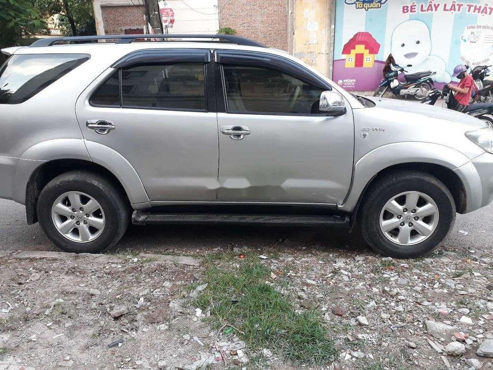 Toyota Fortuner 2010 - Bán xe Toyota Fortuner sản xuất năm 2010, màu bạc như mới