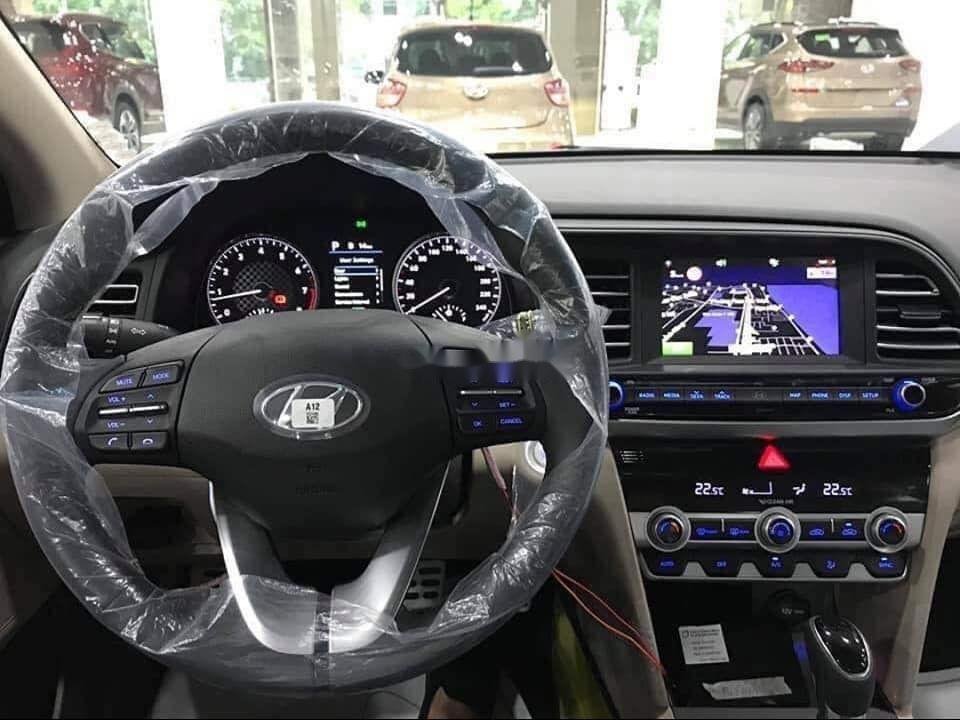 Hyundai Elantra   2019 - Bán Hyundai Elantra đời 2019, màu đỏ, góa tốt