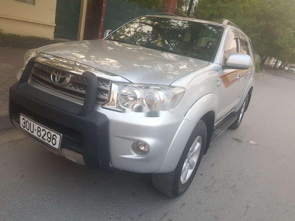 Toyota Fortuner 2009 - Bán xe Toyota Fortuner V sản xuất 2009, màu bạc đẹp như mới, giá chỉ 435 triệu