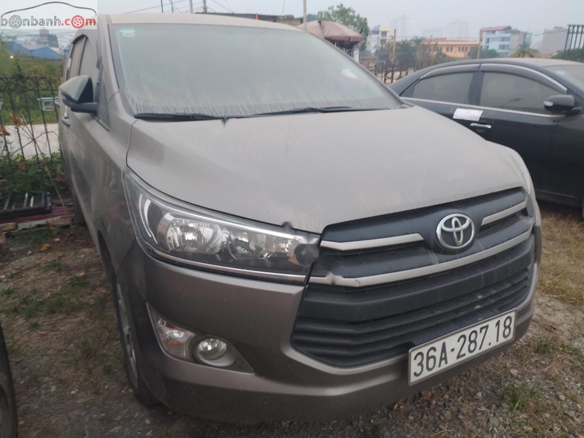 Toyota Innova 2017 - Cần bán xe Toyota Innova sản xuất 2017, màu xám, số sàn