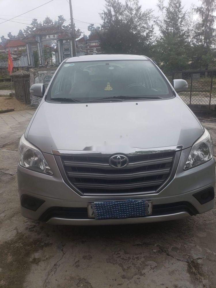 Toyota Innova 2015 - Bán Toyota Innova năm 2015, màu bạc, số sàn