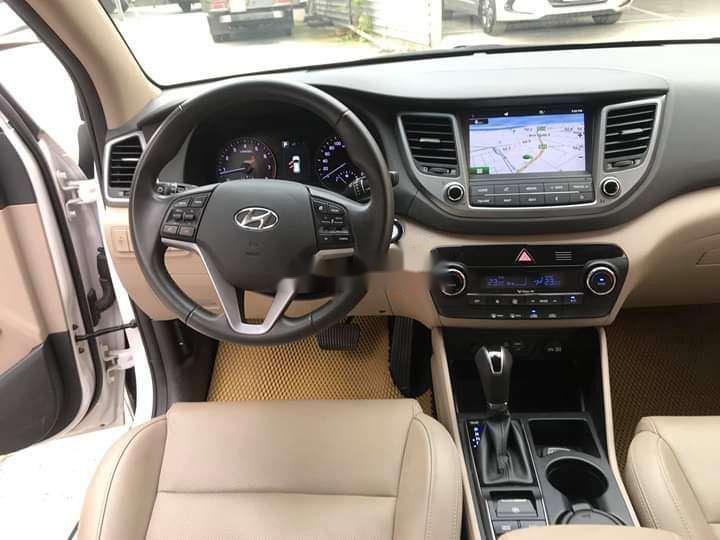 Hyundai Tucson 2018 - Bán Hyundai Tucson sản xuất năm 2018, màu trắng xe nguyên bản