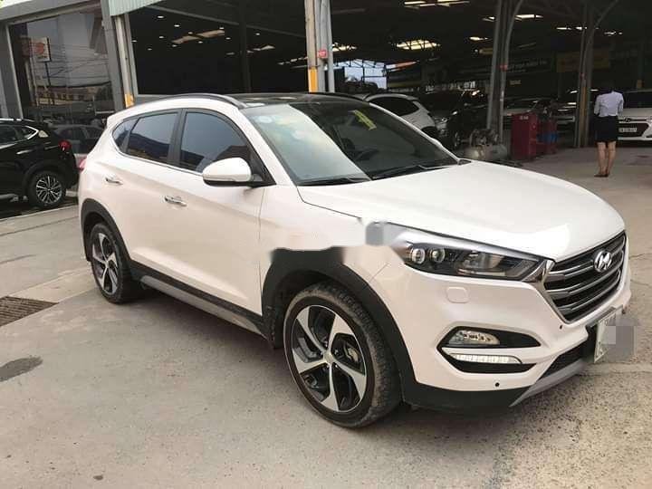 Hyundai Tucson 2018 - Bán Hyundai Tucson sản xuất năm 2018, màu trắng xe nguyên bản