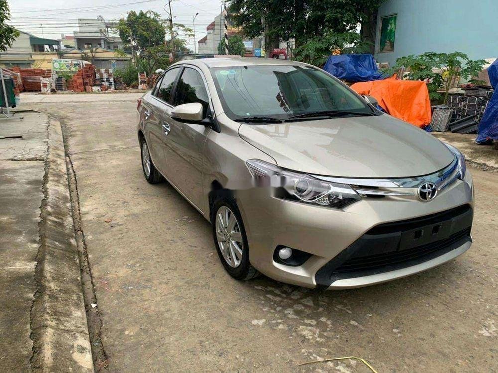 Toyota Vios 2017 - Cần bán lại xe Toyota Vios đời 2017, màu bạc xe nguyên bản