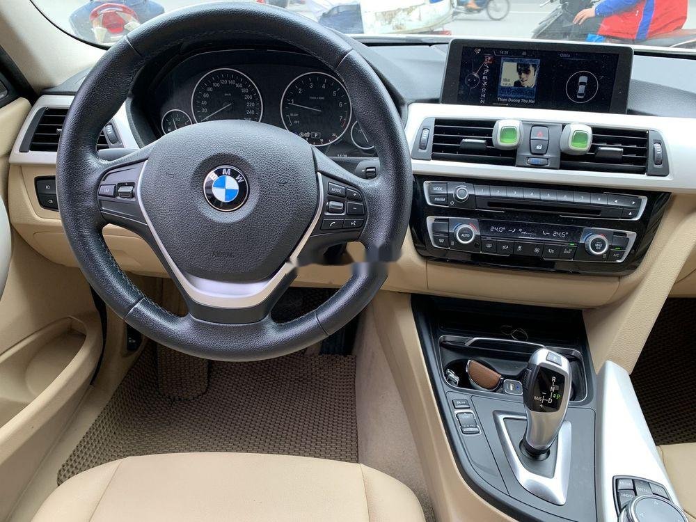 BMW 3 Series   2016 - Cần bán xe BMW 320i đời 2016, màu trắng, xe nhập