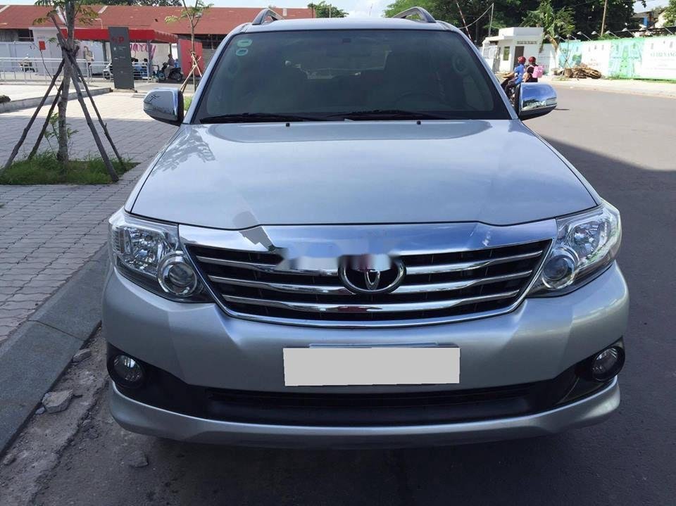 Toyota Fortuner   2012 - Bán Toyota Fortuner đời 2012, màu bạc, xe như mới, 633tr