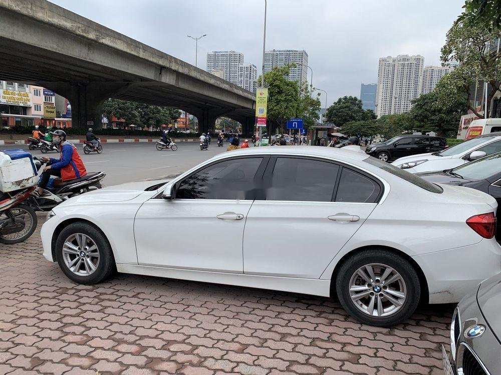 BMW 3 Series   2016 - Cần bán xe BMW 320i đời 2016, màu trắng, xe nhập