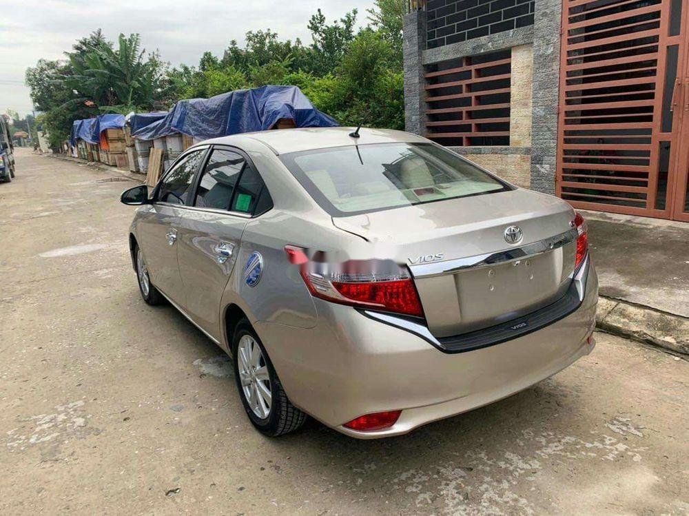 Toyota Vios 2017 - Cần bán lại xe Toyota Vios đời 2017, màu bạc xe nguyên bản