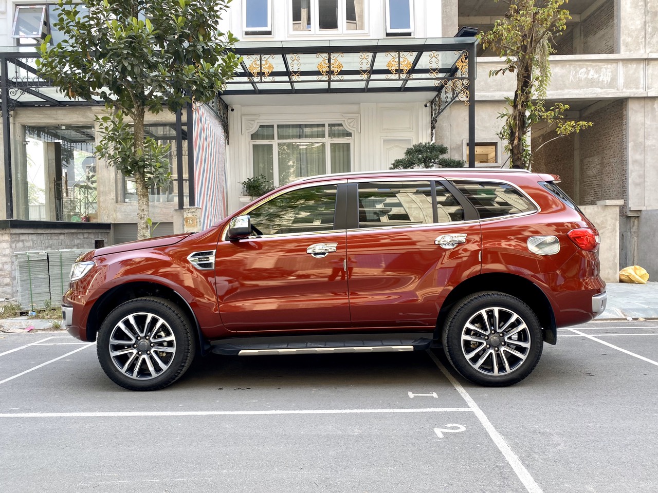 Ford Everest   2019 - Cần bán  Ford  Everest 2.0 bản Titanium  2019, màu đỏ siêu lướt 