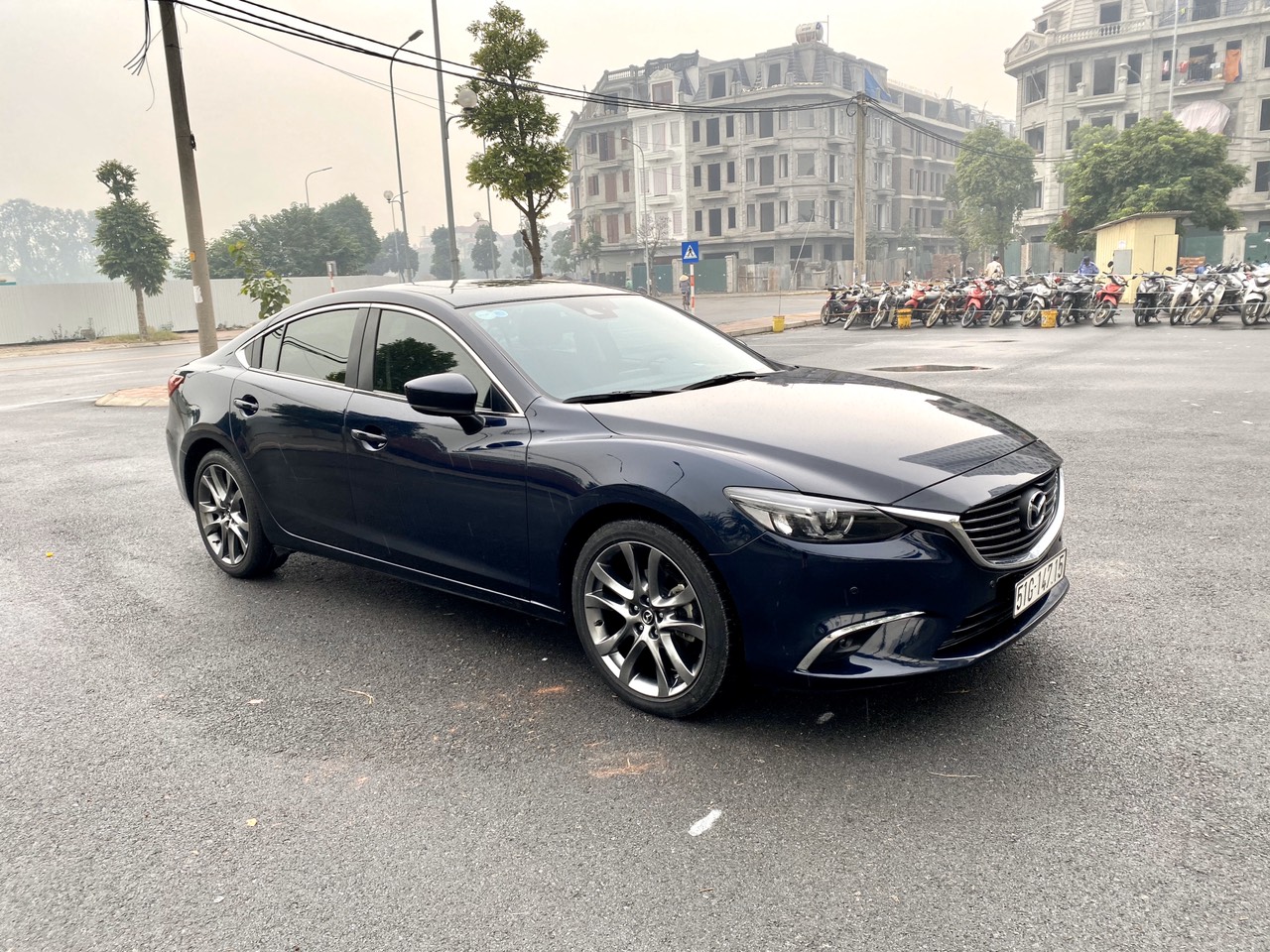 Mazda 6 2.0 Premium 2018 - Bán Mazda 6 sedan 2.0 Premium đời 2018, màu xanh đen, xe cực đẹp