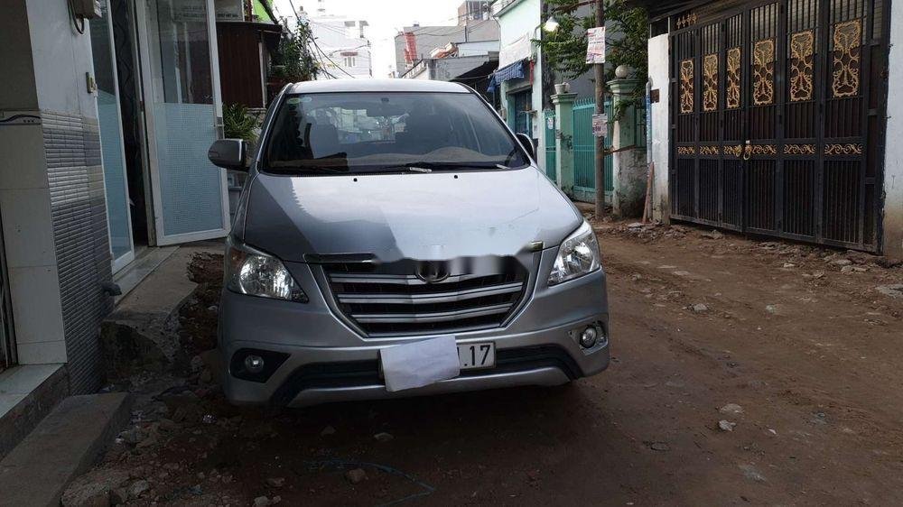 Toyota Innova 2015 - Cần bán xe Toyota Innova năm sản xuất 2015, màu bạc