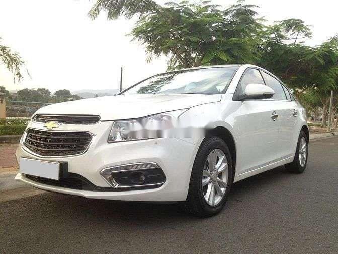 Chevrolet Cruze   LT  2017 - Bán Chevrolet Cruze LT sản xuất 2017, màu trắng số sàn