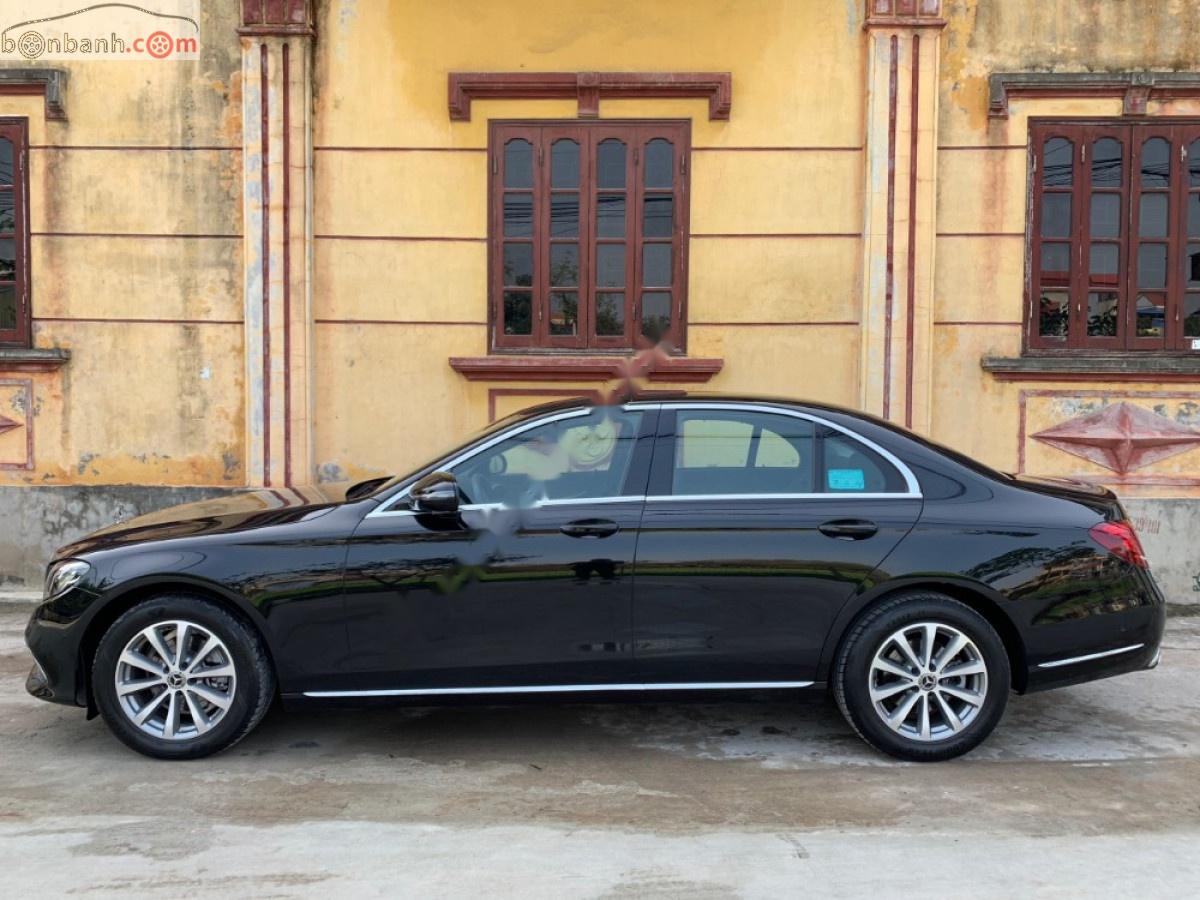 Mercedes-Benz E class E200 2019 - Bán ô tô Mercedes E200 sản xuất năm 2019, màu đen chính chủ