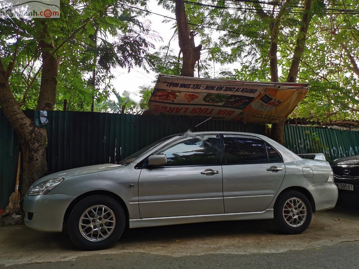 Mitsubishi Lancer 2004 - Bán Mitsubishi Lancer 1.6AT sản xuất năm 2004, màu bạc, giá chỉ 188 triệu