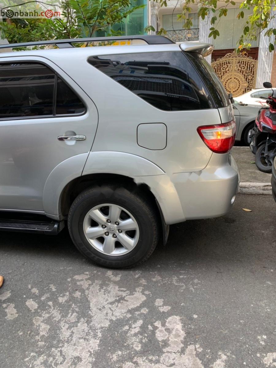 Toyota Fortuner   2011 - Bán Toyota Fortuner đời 2011, màu bạc, giá tốt