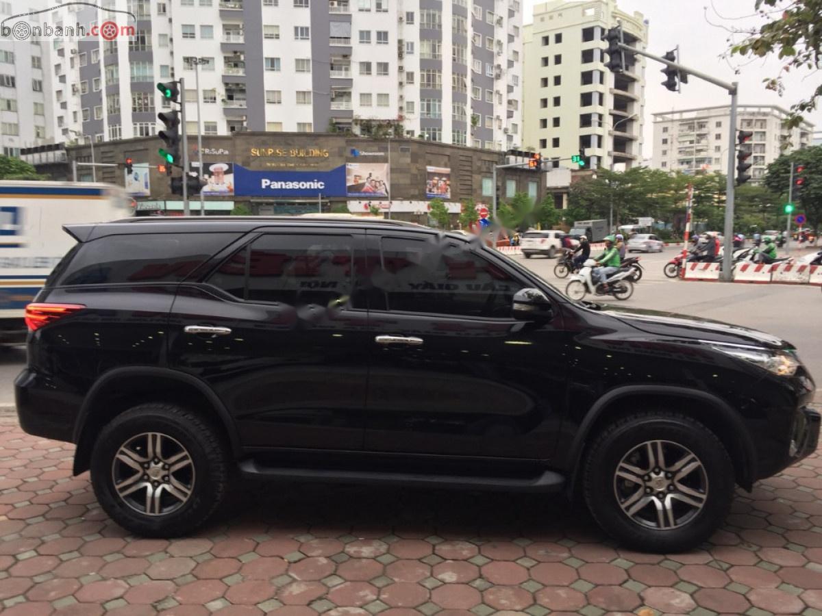 Toyota Fortuner 2019 - Cần bán lại xe Toyota Fortuner 4x2 AT sản xuất năm 2019, màu đen, nhập khẩu nguyên chiếc số tự động