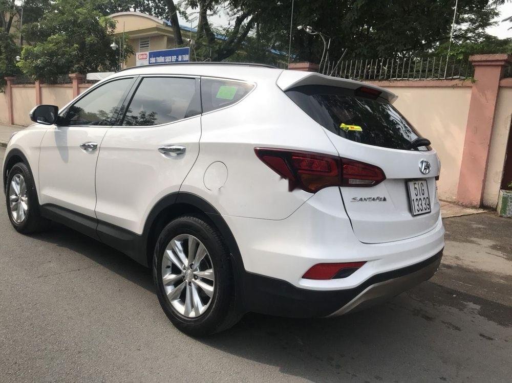 Hyundai Santa Fe 2018 - Cần bán Hyundai Santa Fe 2.2 AT năm sản xuất 2018, màu trắng, nhập khẩu số tự động, giá chỉ 950 triệu