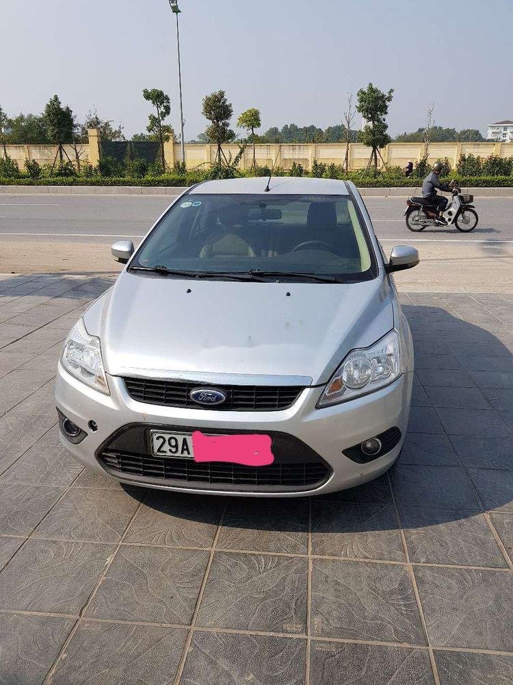 Ford Focus 2009 - Cần bán gấp Ford Focus 2009, màu bạc số sàn, 215tr