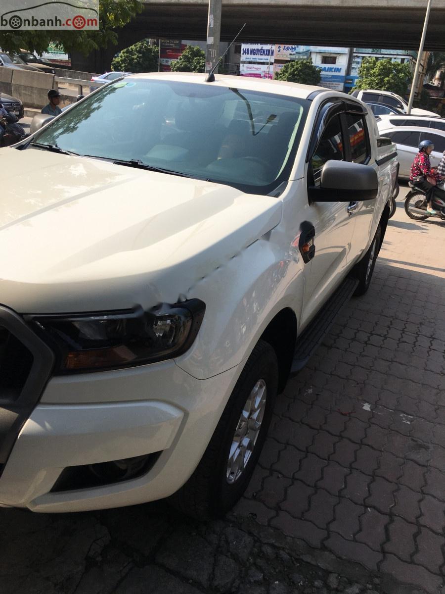 Ford Ranger 2015 - Cần bán gấp Ford Ranger 2.2AT XLS đời 2015, màu trắng, nhập khẩu số tự động, giá chỉ 565 triệu