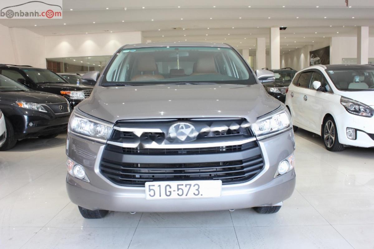 Toyota Innova 2018 - Bán xe Toyota Innova 2018, màu xám, số sàn, 685tr