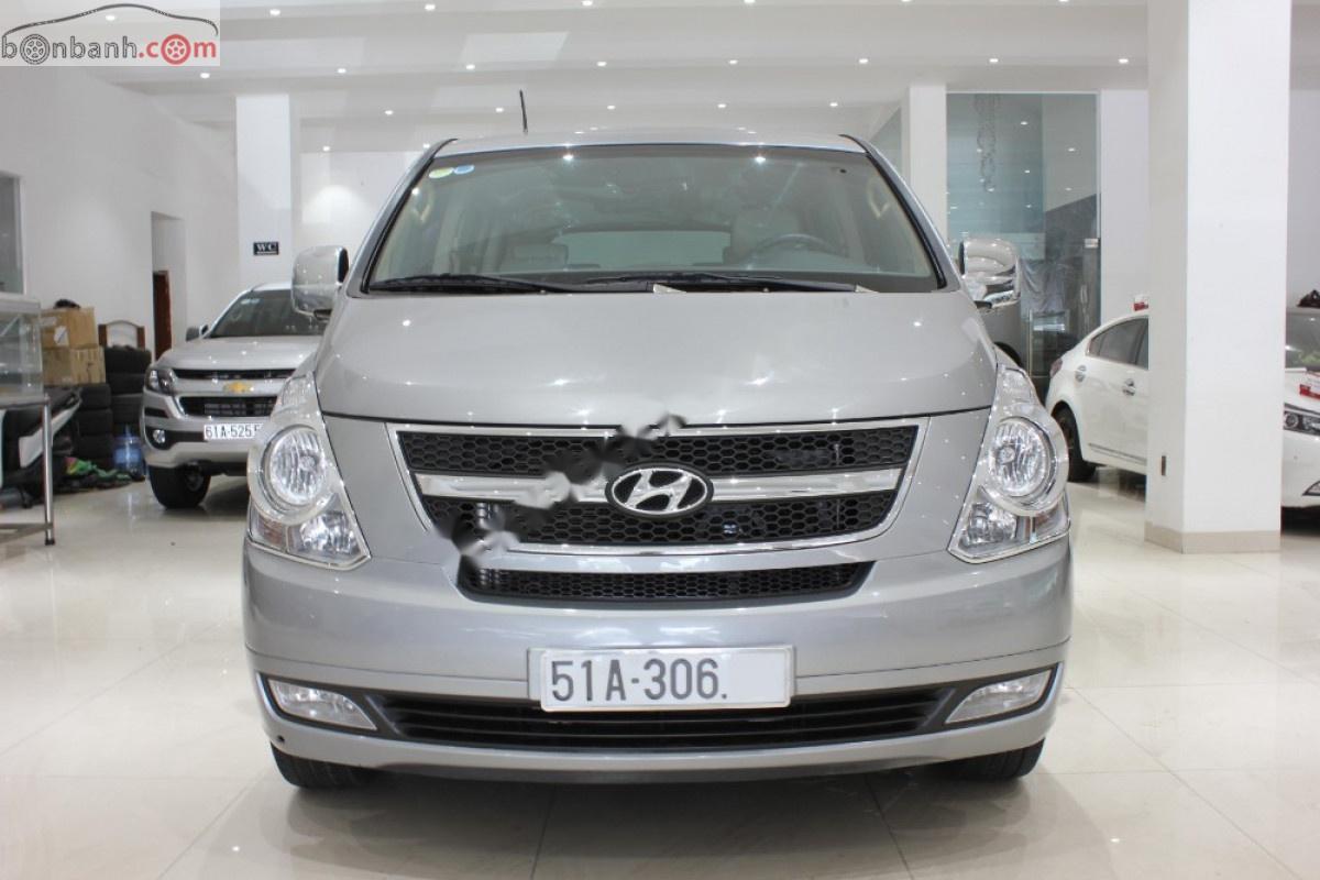 Hyundai Grand Starex 2012 - Cần bán Hyundai Grand Starex 2.5 MT năm 2012, màu bạc, xe nhập, số sàn