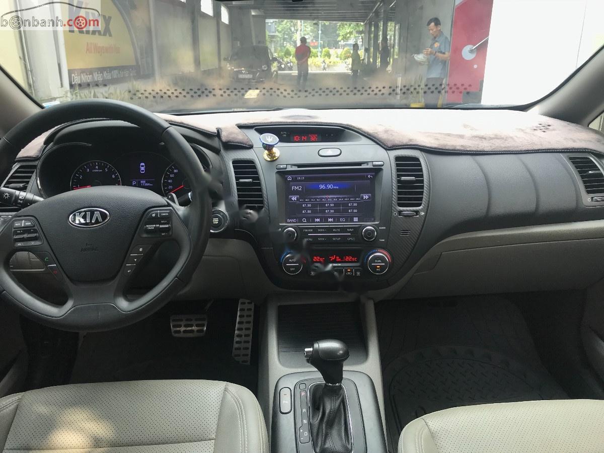 Kia K3 2016 - Bán xe Kia K3 đời 2016, màu trắng