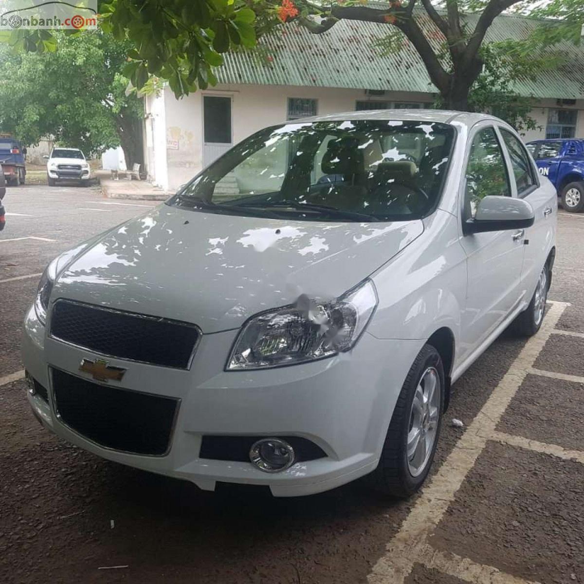 Chevrolet Aveo LT 1.4 MT 2018 - Cần bán Chevrolet Aveo LT 1.4 MT đời 2018, màu trắng số sàn, 364tr