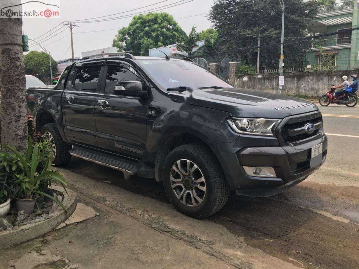 Ford Everest 2014 - Cần bán lại xe Ford Everest Limited đời 2014, màu vàng, số tự động