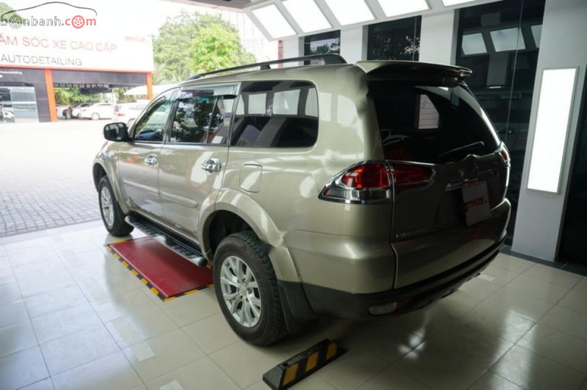 Mitsubishi Pajero 2014 - Bán ô tô Mitsubishi Pajero sản xuất 2014, màu vàng