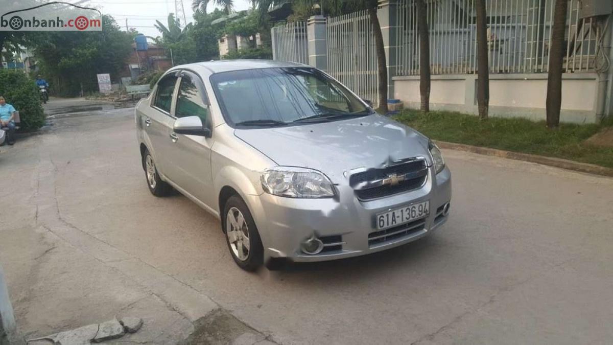 Chevrolet Aveo   2013 - Bán Chevrolet Aveo 1.5 MT năm sản xuất 2013, màu bạc, xe gia đình 