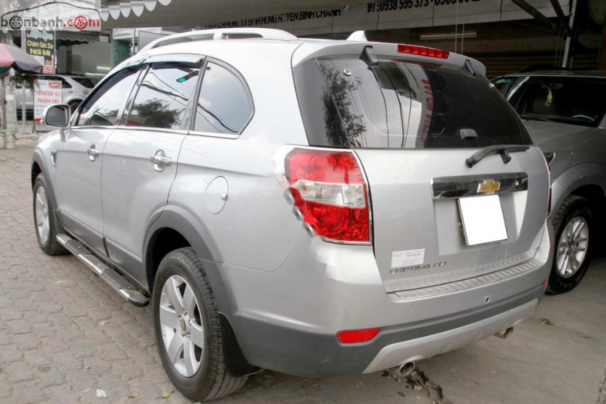 Chevrolet Captiva 2009 - Cần bán gấp Chevrolet Captiva 2009, màu bạc, giá 330tr