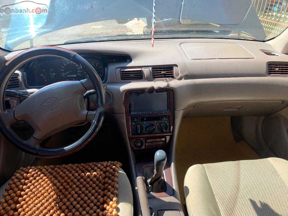 Toyota Camry GLi 2.2 2001 - Bán Toyota Camry MT năm sản xuất 2001, màu xanh lam, nhập khẩu