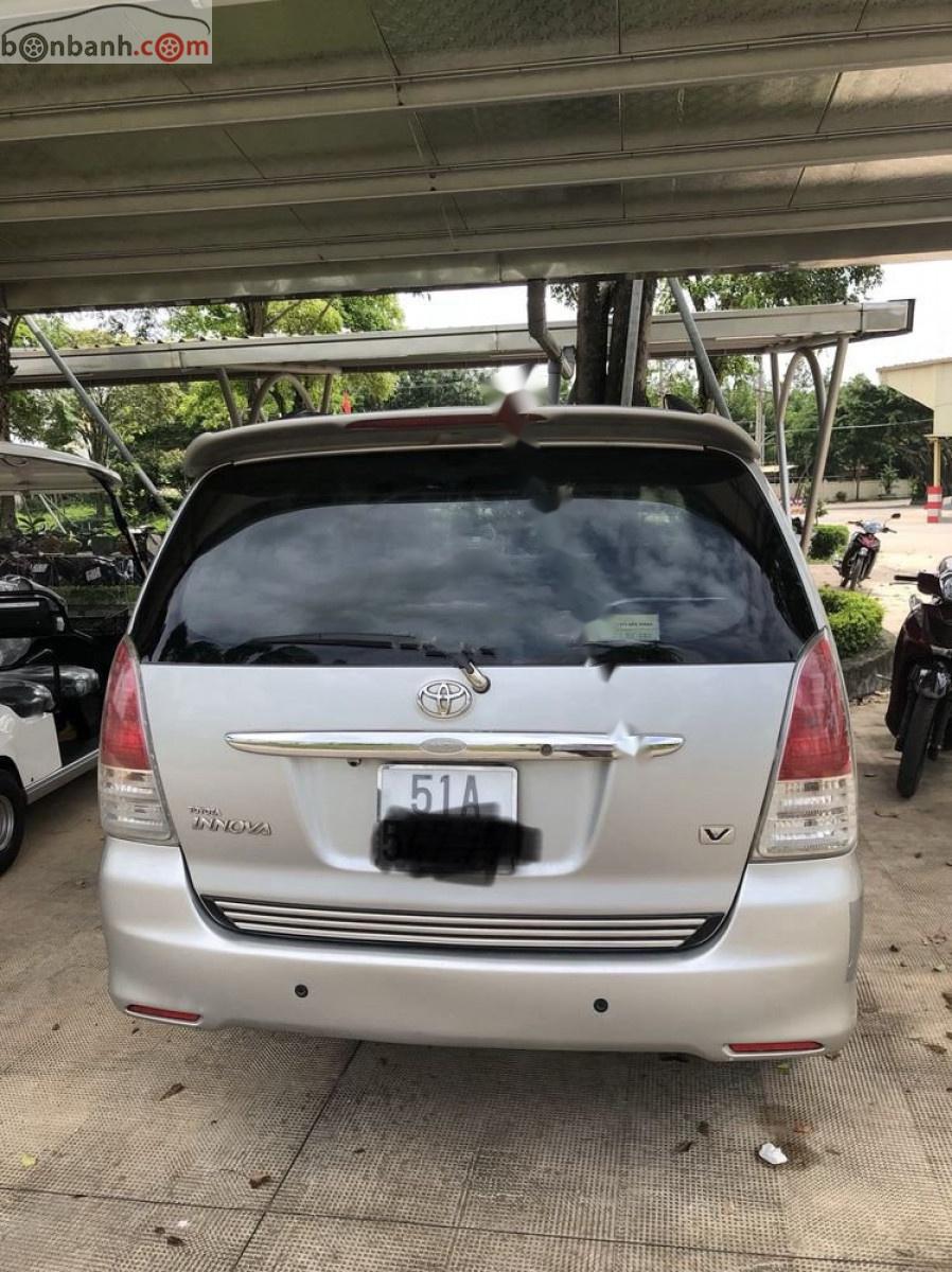 Toyota Innova V 2009 - Bán Toyota Innova V năm 2009, màu bạc số tự động