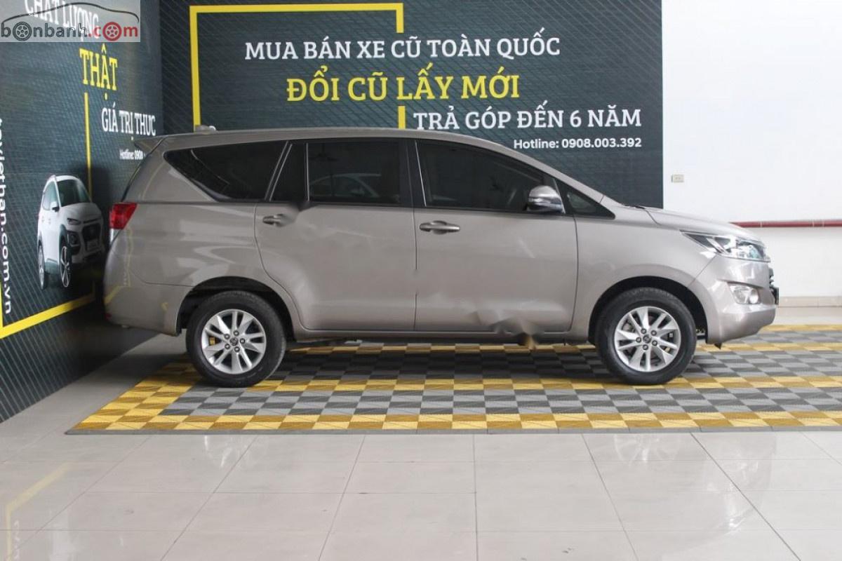 Toyota Innova   2019 - Cần bán xe Toyota Innova 2.0E sản xuất năm 2019, màu nâu