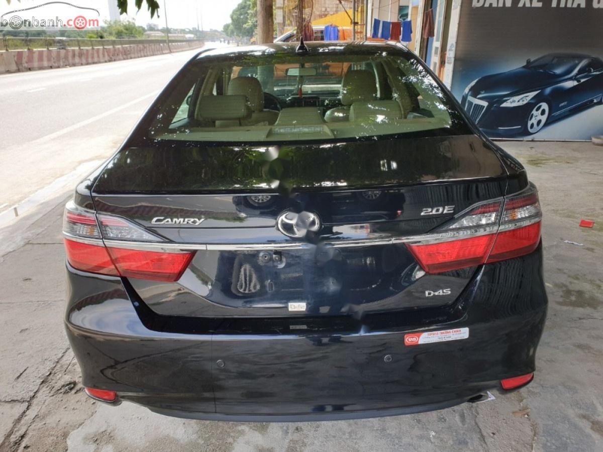 Toyota Camry 2015 - Cần bán gấp Toyota Camry đời 2015, màu đen, giá cạnh tranh