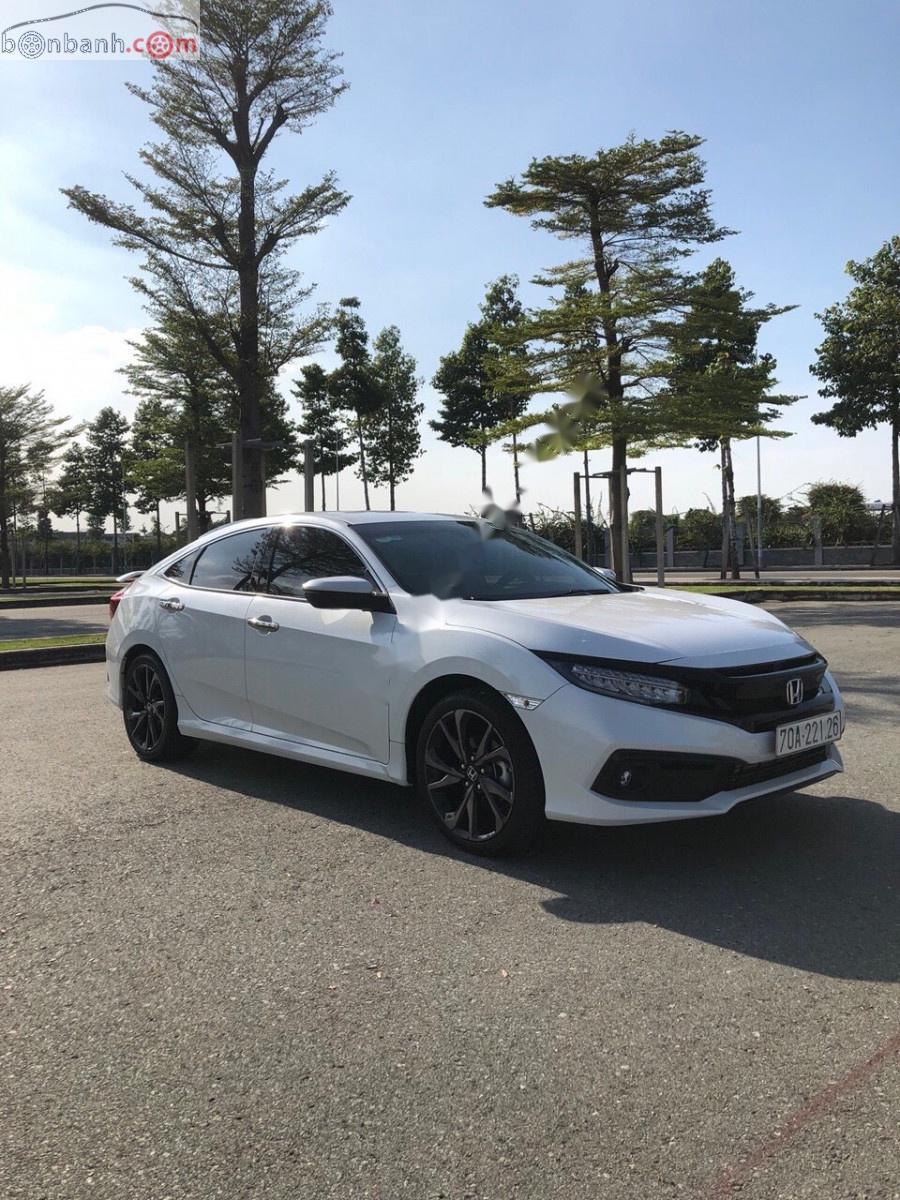 Honda Civic RS 1.5 AT 2019 - Cần bán xe Honda Civic RS 1.5 AT đời 2019, màu trắng, nhập khẩu