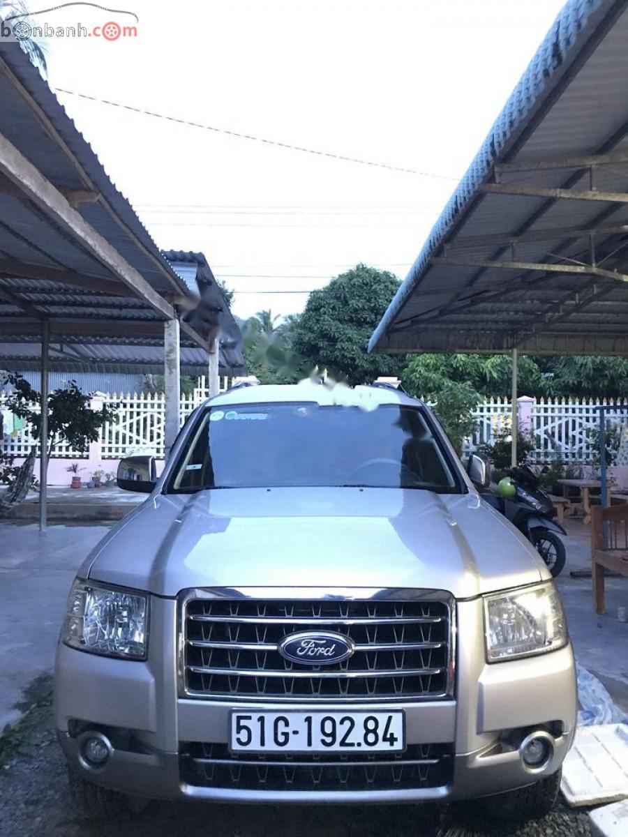 Ford Everest 2008 - Bán Ford Everest 2.5L 4x2 AT sản xuất năm 2008, màu bạc, số tự động