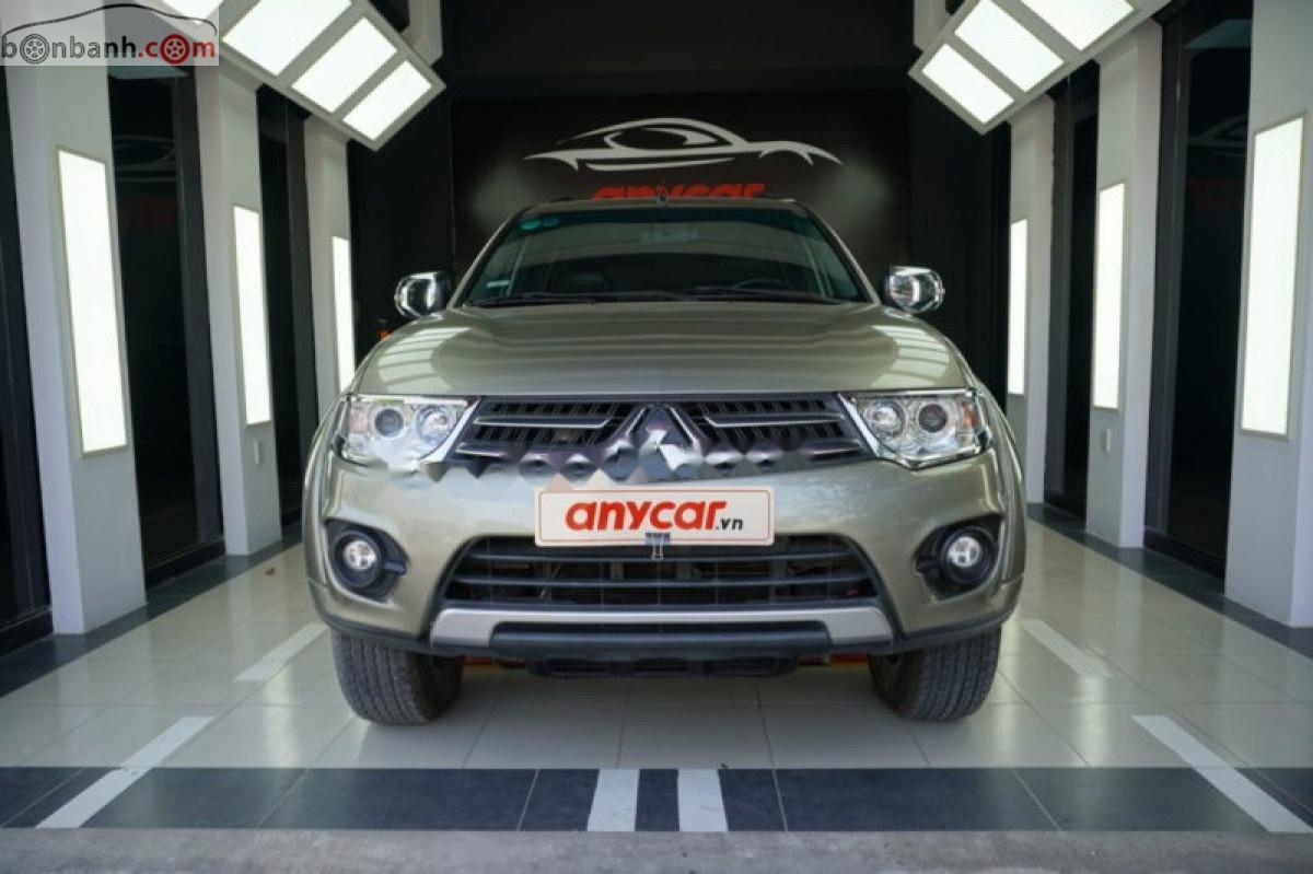 Mitsubishi Pajero 2014 - Bán ô tô Mitsubishi Pajero sản xuất 2014, màu vàng