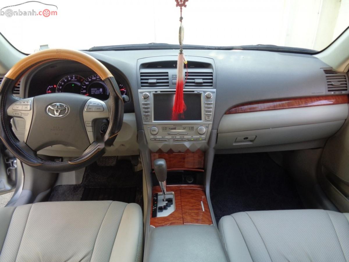 Toyota Camry 2012 - Cần bán xe Toyota Camry 2012, màu bạc xe nguyên bản