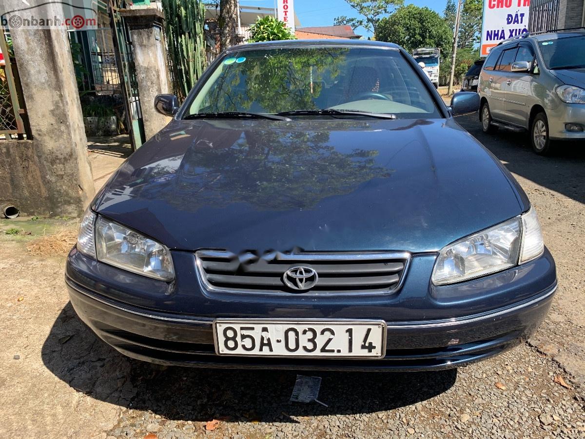 Toyota Camry GLi 2.2 2001 - Bán Toyota Camry MT năm sản xuất 2001, màu xanh lam, nhập khẩu