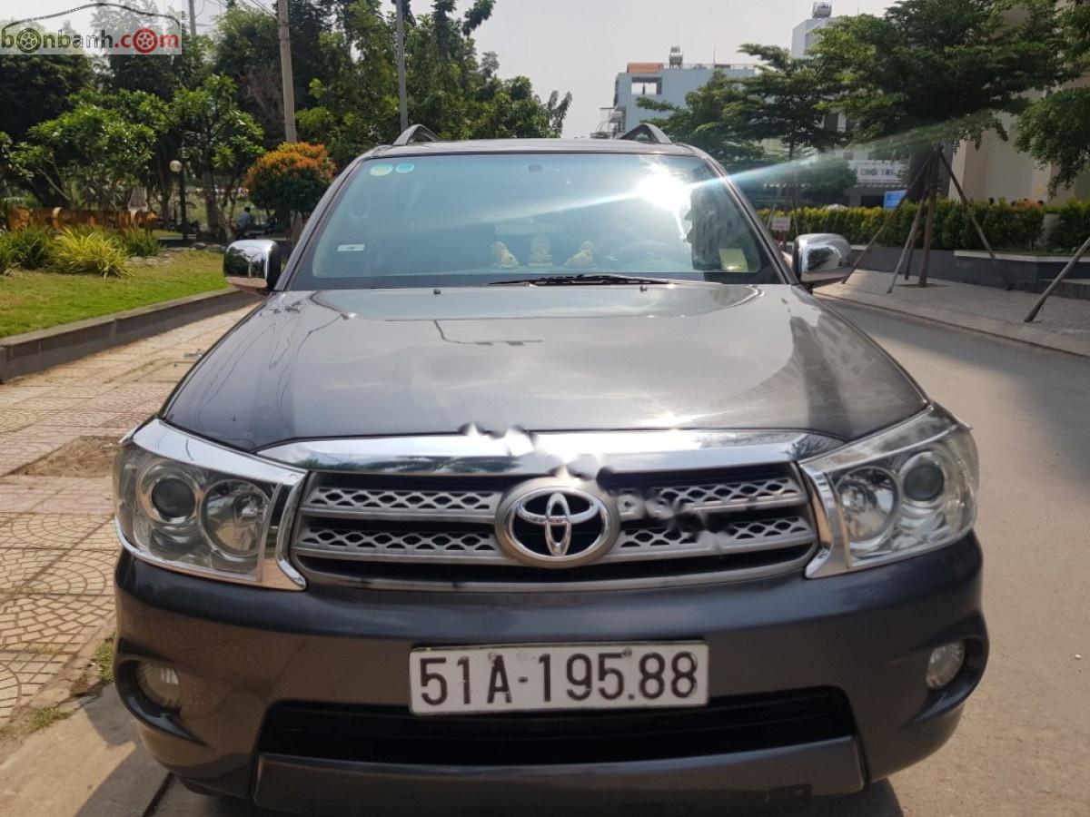 Toyota Fortuner 2011 - Bán Toyota Fortuner 2011, màu xám đã đi 86000 km xe còn mới