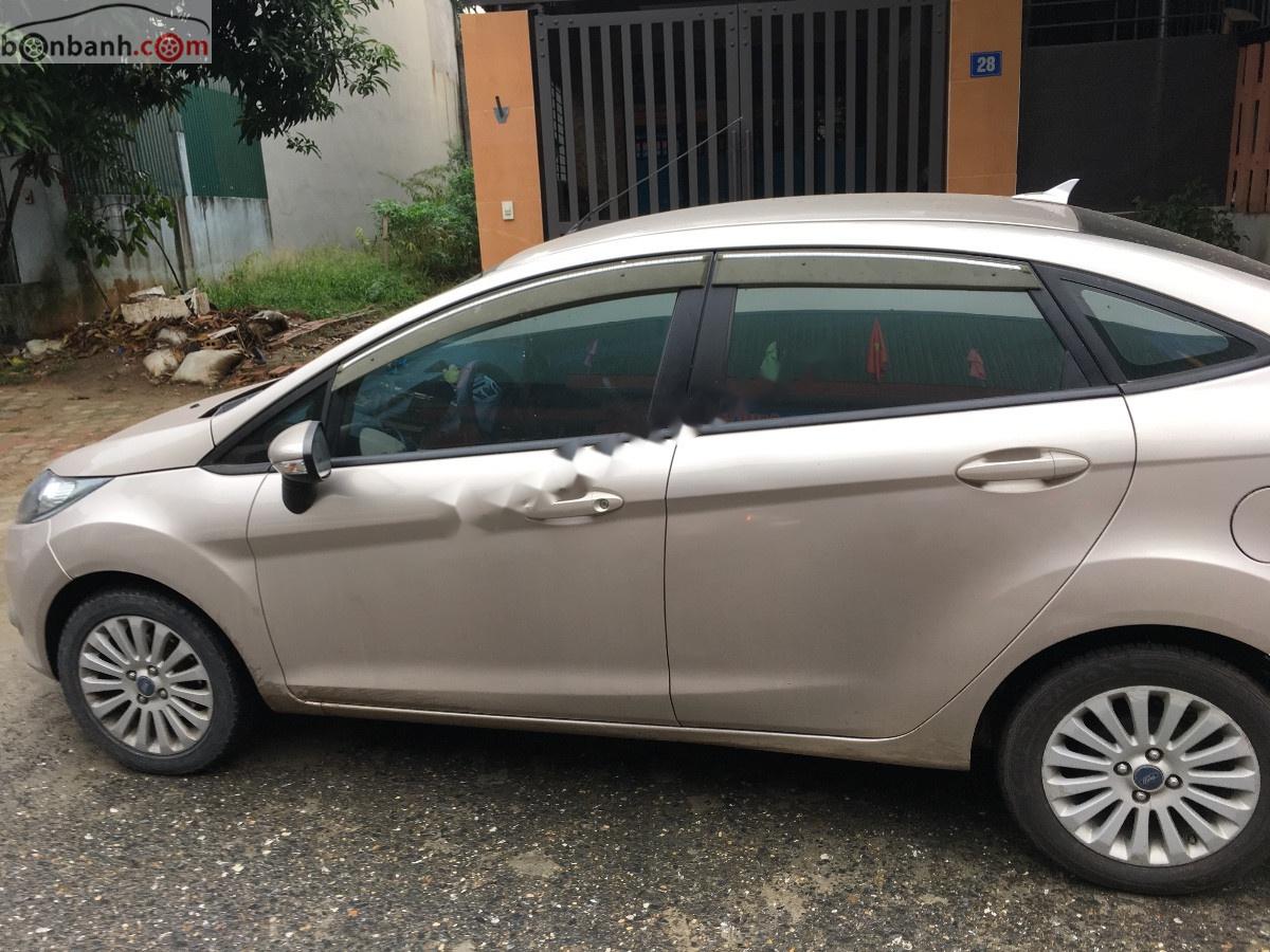 Ford Fiesta 2011 - Bán Ford Fiesta năm sản xuất 2011, xe nhập, 300tr