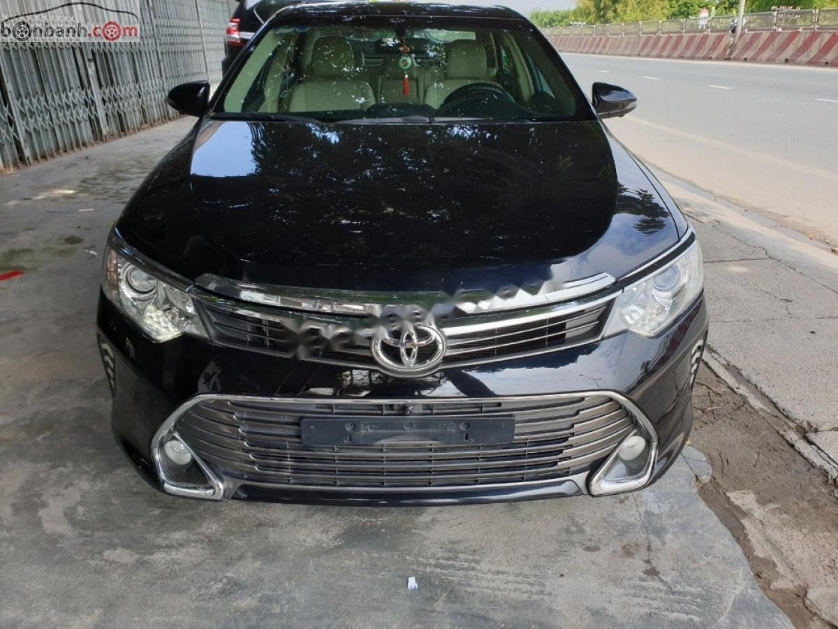 Toyota Camry 2015 - Cần bán gấp Toyota Camry đời 2015, màu đen, giá cạnh tranh