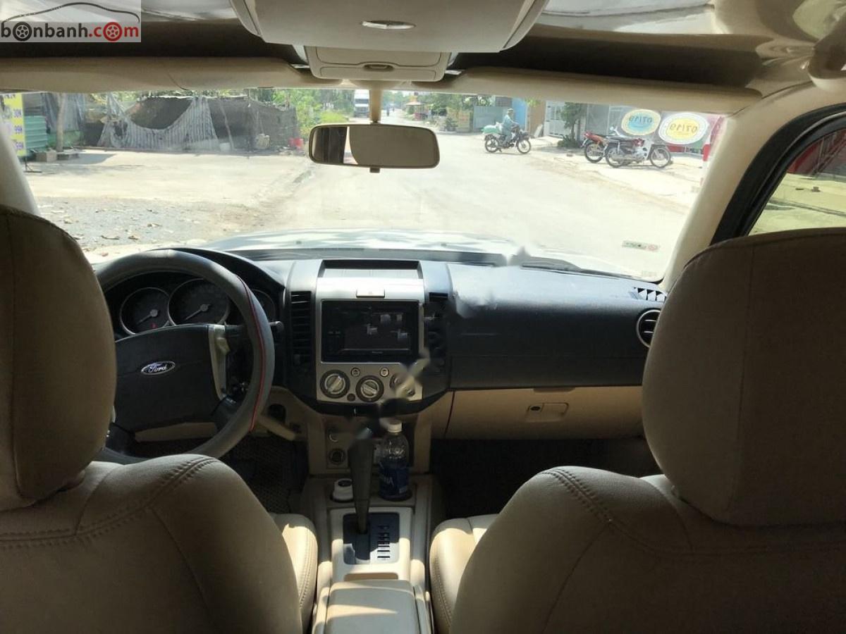 Ford Everest 2008 - Bán Ford Everest 2.5L 4x2 AT sản xuất năm 2008, màu bạc, số tự động