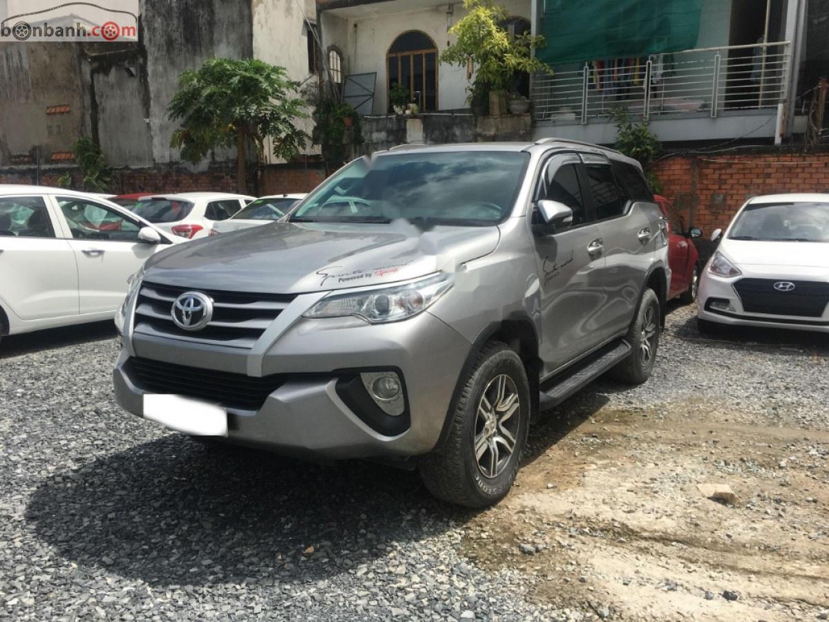 Toyota Fortuner 2017 - Bán Toyota Fortuner đời 2017, màu bạc, nhập khẩu, số sàn