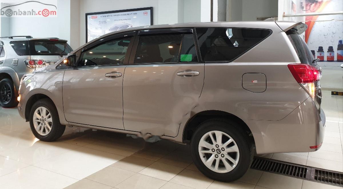 Toyota Innova 2.0E 2019 - Bán Toyota Innova E năm sản xuất 2019 số sàn, 730 triệu
