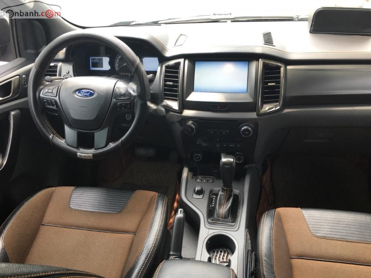 Ford Everest 2014 - Cần bán lại xe Ford Everest Limited đời 2014, màu vàng, số tự động